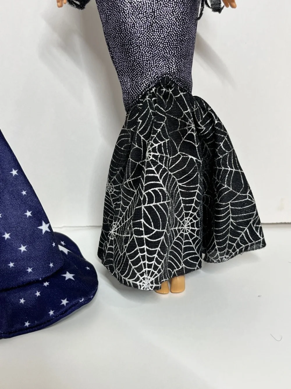 Barbie Trick Or Chic 2008 Halloween Holiday Barbie Doll Witch Black & Orange Toy - Picture 10 of 12